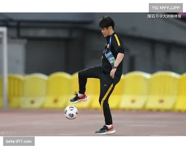 深圳外教凯利面临适应压力 战术体系与球员特点尚需磨合